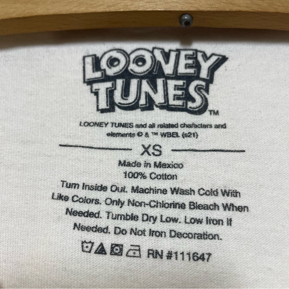 NWT Hot Topic Looney Tunes Womens XS Cropped T Shirt Lola Bugs Bunny Multicolor - Picture 6 of 6